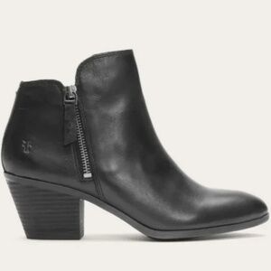 Frye Judith Double Zip Black Leather Bootie, Sz 9, EUC